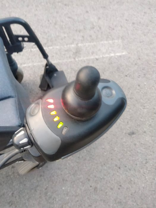 Scaune rulante comanda joystik
