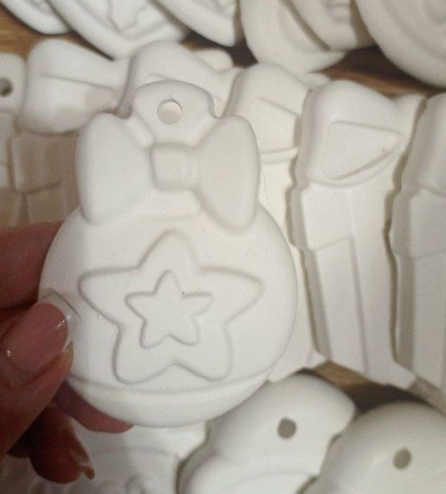 Гипсовые елочные фигурки для раскрашивания.
Ёлочная игрушка, ребенок м