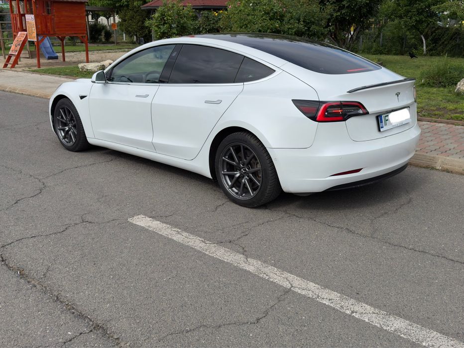 Tesla model 3 SR+ in GARANTIE proprietar autonomie 340km culoare alb