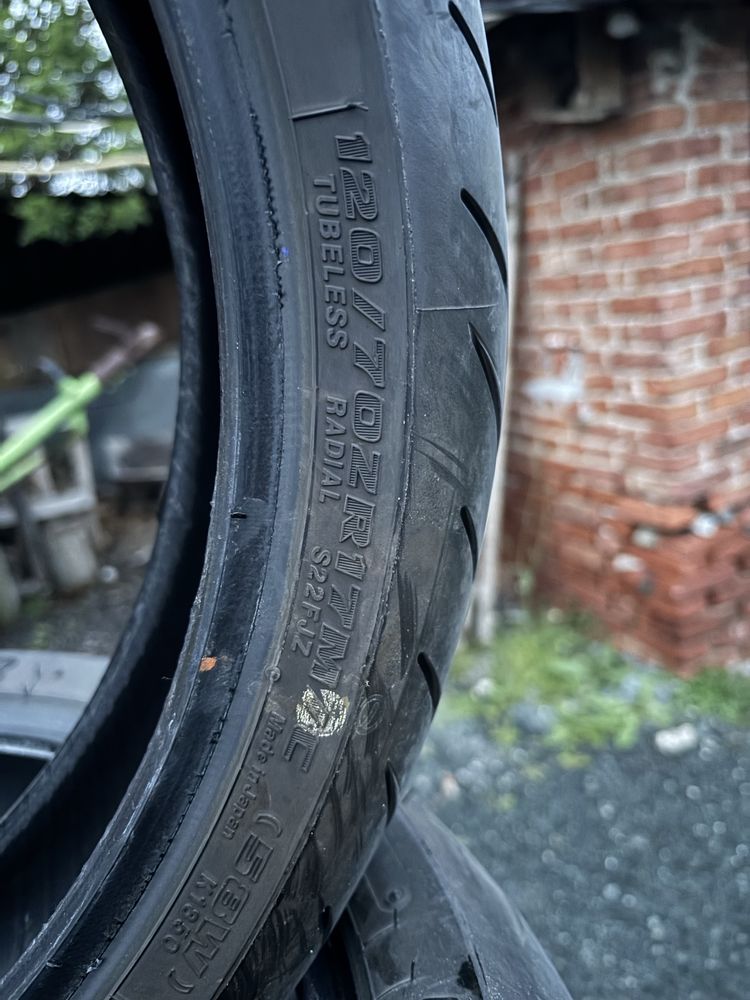 Предна гума за мотор Bridgestone 120/70 - 17