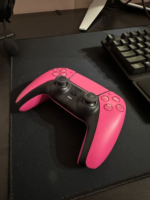 продам DualSense в розовом цвете