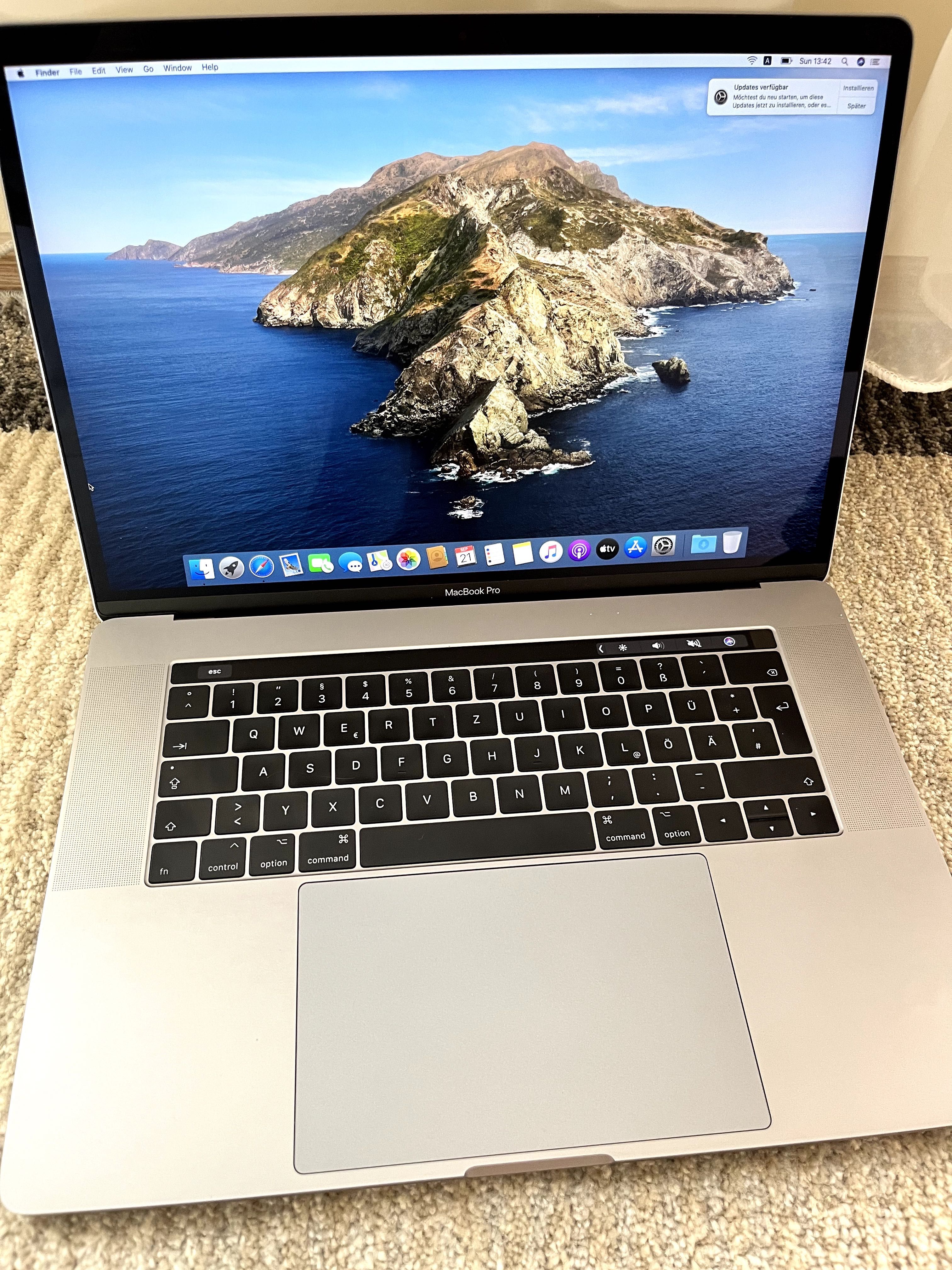 MacBook Pro 15" (2017) – 2.8 GHz i7, 16 GB RAM, 1 TB SSD, отличен