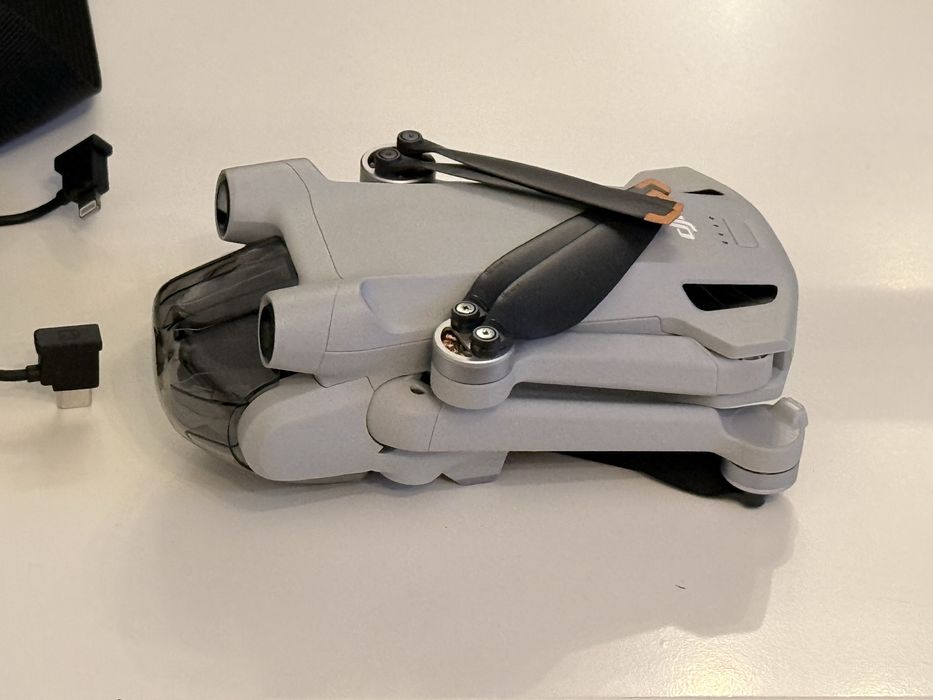 Drona DJI Mini 3 PRO cu 3 baterii, hub de incarcare, Telecomanda RC N1