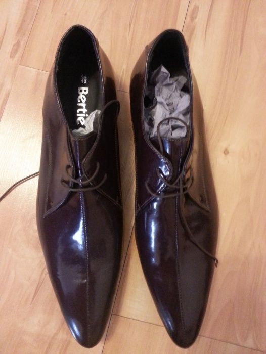 Pantofi de piele de culoare violet. Marca BERTIE. Fabricati in Italia