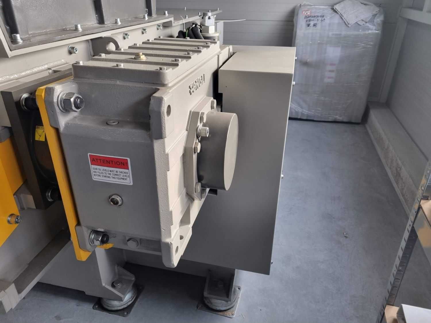 Vind  din  stoc la  pret  promotional  , un shredder  nou  model V-800