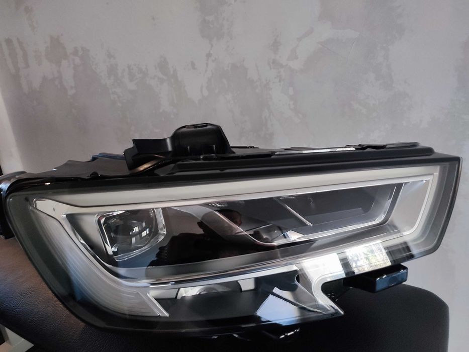 Продавам комплект нови оригинални LED фарове за Audi A 3 2016 - 20г.
