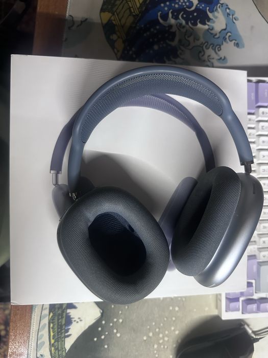 AirPods Max 2.
