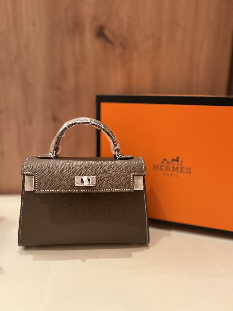 Сумочка От бренда “HERMES”