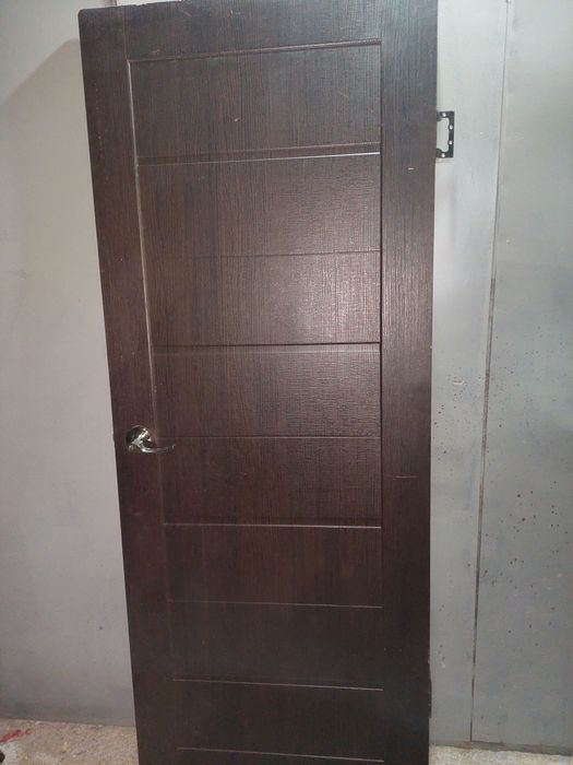 Продам дверь коричневая