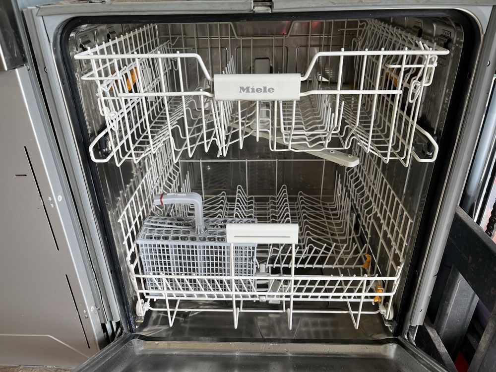 Съдомиялна за вграждане Miele 60см