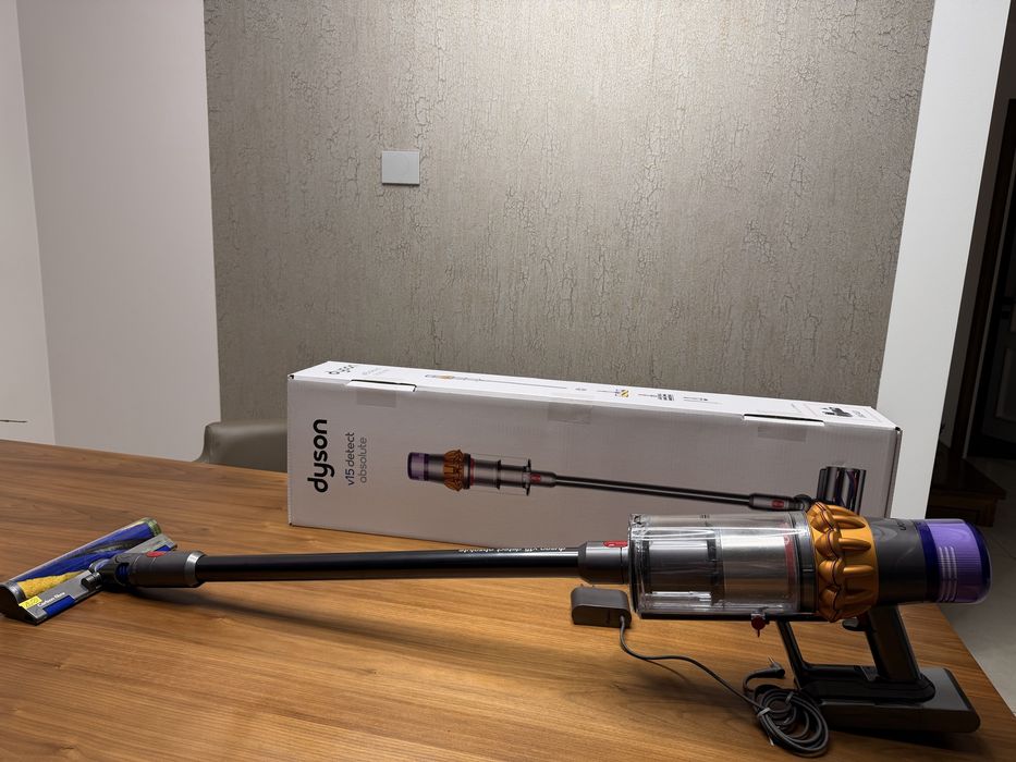 Dyson v 15 absolute