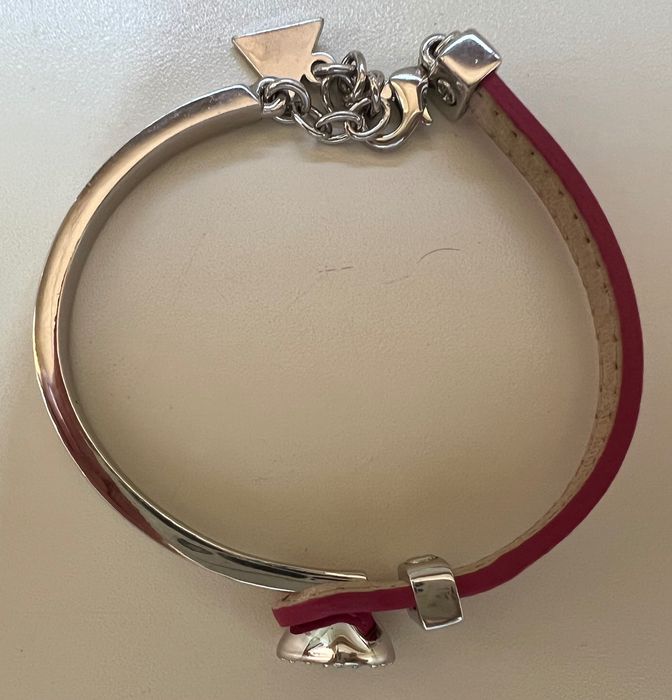 Женска гривна Guess