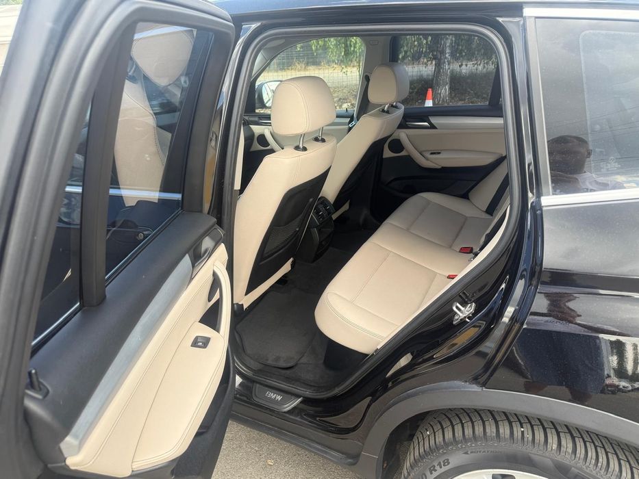 BMW X3 2.0D X-Drive 
M Paket 
X DRIVE [ 4x4]
An 2013
216000km km reali