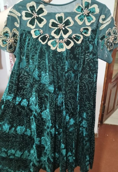 Продаётся Платье с украшениями. Ручная работа.