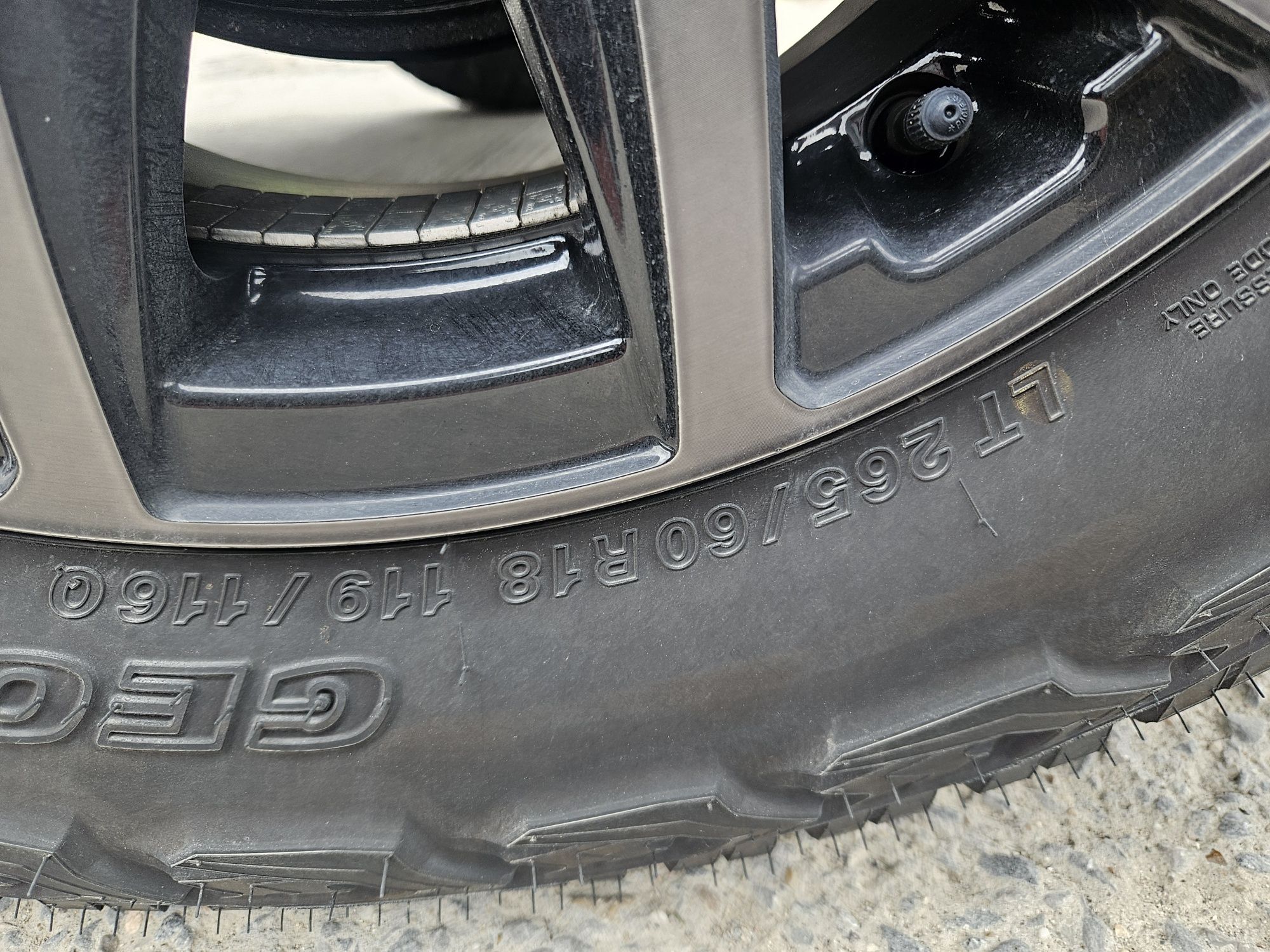 Джанти с гуми за Toyota Hilux 265/60/18