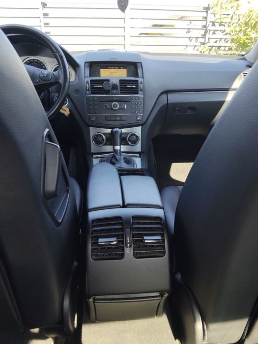 Vând MercedesBenz,stare impecabila,,W204,V6,an,2009,C230,benzina,autom