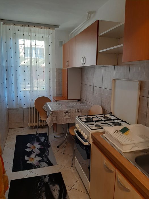 Închiriez garsonieră