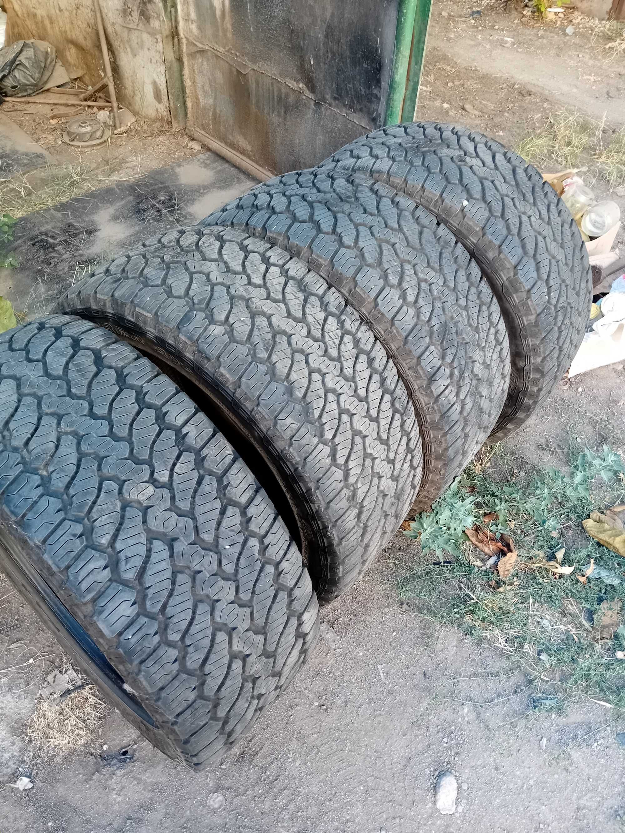 Продавам гуми за джип 275 45 20 А/Т