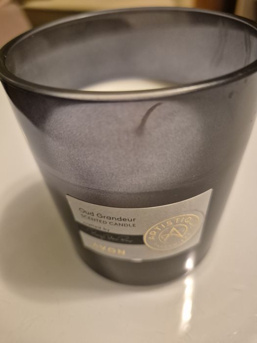 Lumanare parfumata Oud Grandeur Avon