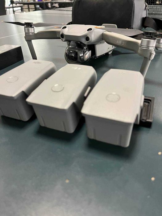 Почти нов дрон DJI Air 2S - пълен комплект + кутия