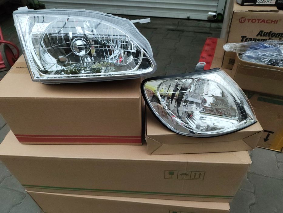 Фара Spacio  передняя