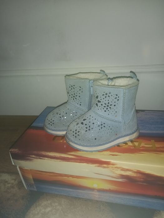 Продается угги размер 22