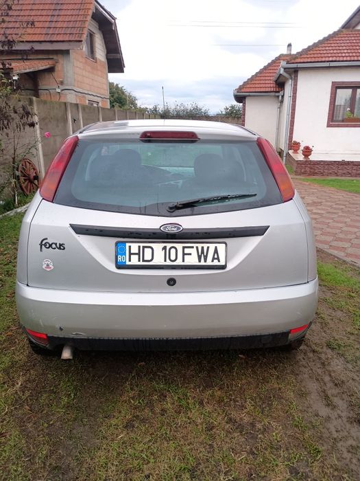 Vând ford focul an 2000