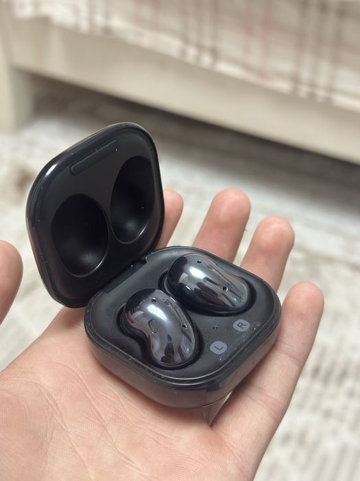 Продам наушники Galaxy Buds Live в отличном состоянии