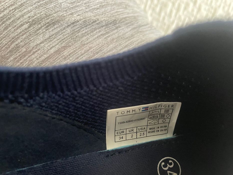 Продавам детски маратонки Tommy Hilfiger
