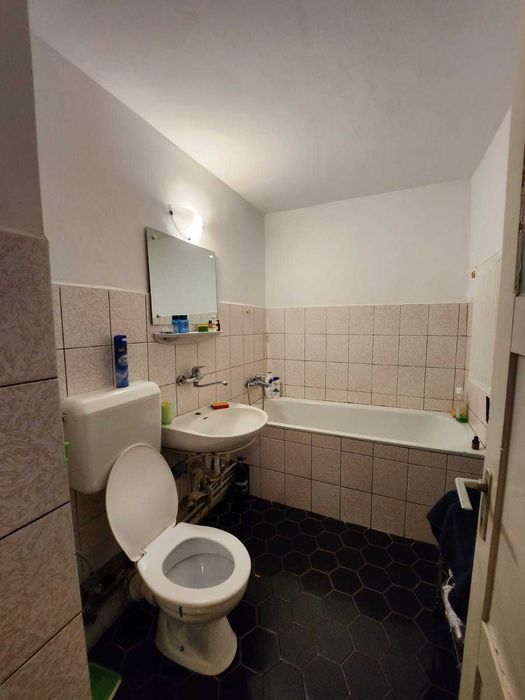 Vând apartament cu 2 camere in M17, et. 2, tip C2
