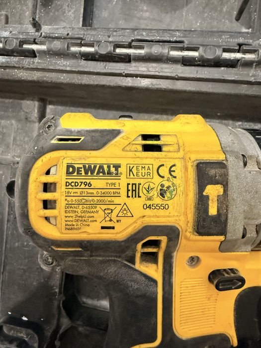 Акумулаторен ударен винтоверт DEWALT DCD796NT