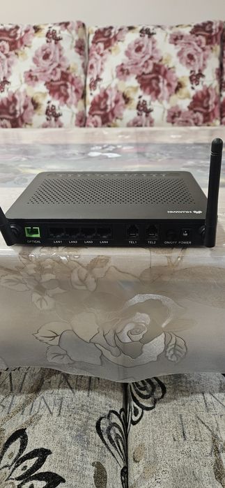 Рутер оптичен HUAWEI HG8245T