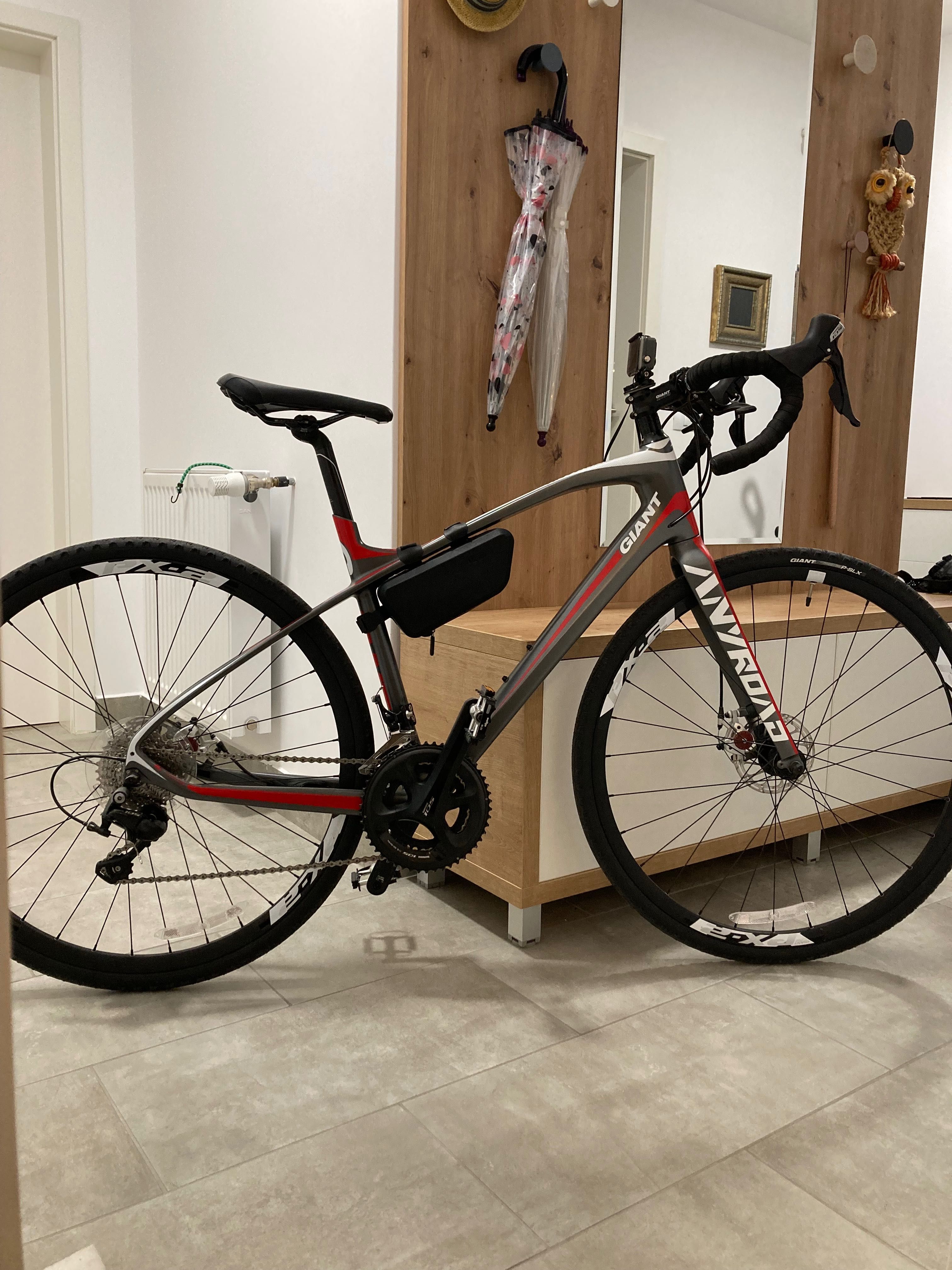 Bicicleta Giant Anyroad 52’ carbon ca noua