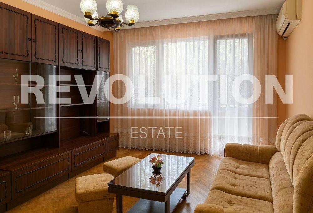 Четиристаен апартамент в района на Трошево!