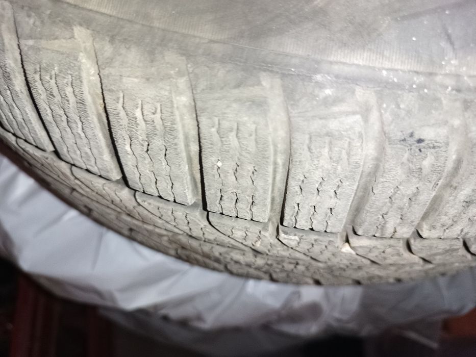 Зимни гуми 215/55/17 GOODRIDE,спешно