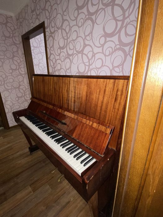 Продам хорошую пианину