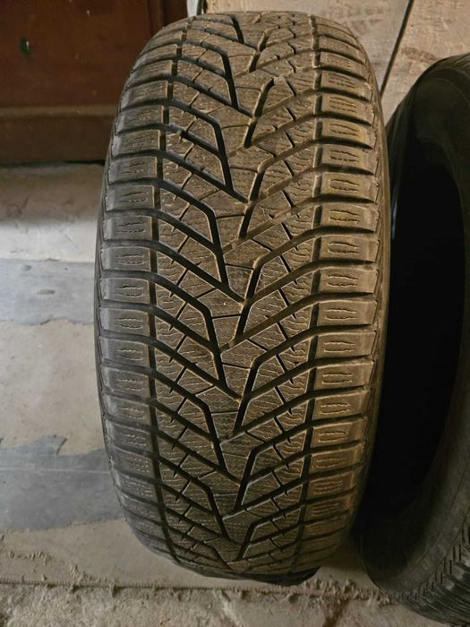 Yokohama 4 anvelope iarna 225/55/18 ,98 V ca noi.