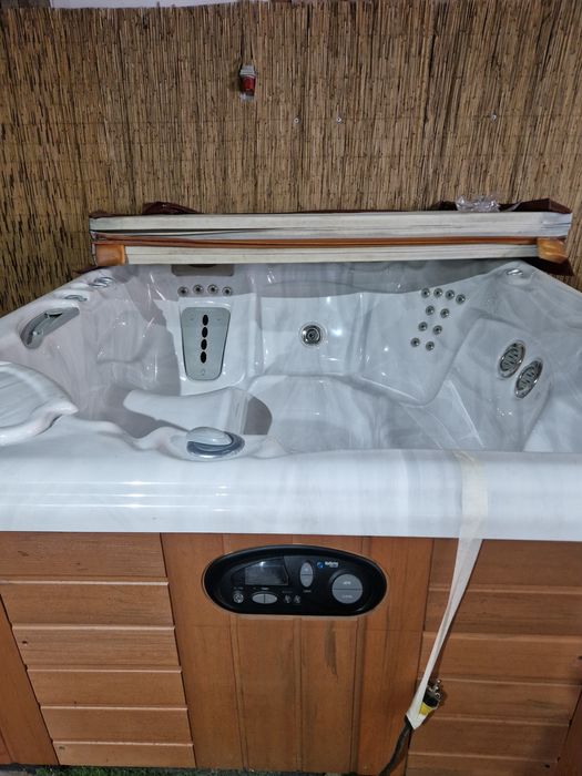 Maimulte modell jacuzzi