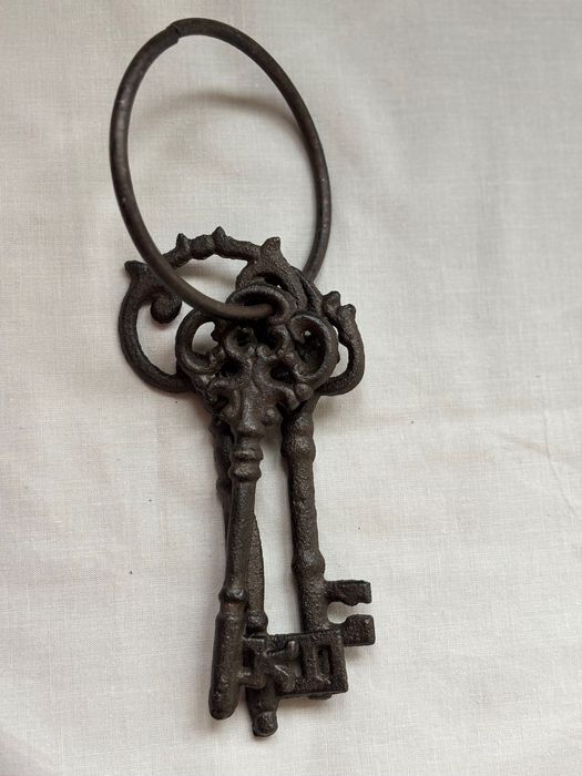 Декоративни винтидж ключове с халка