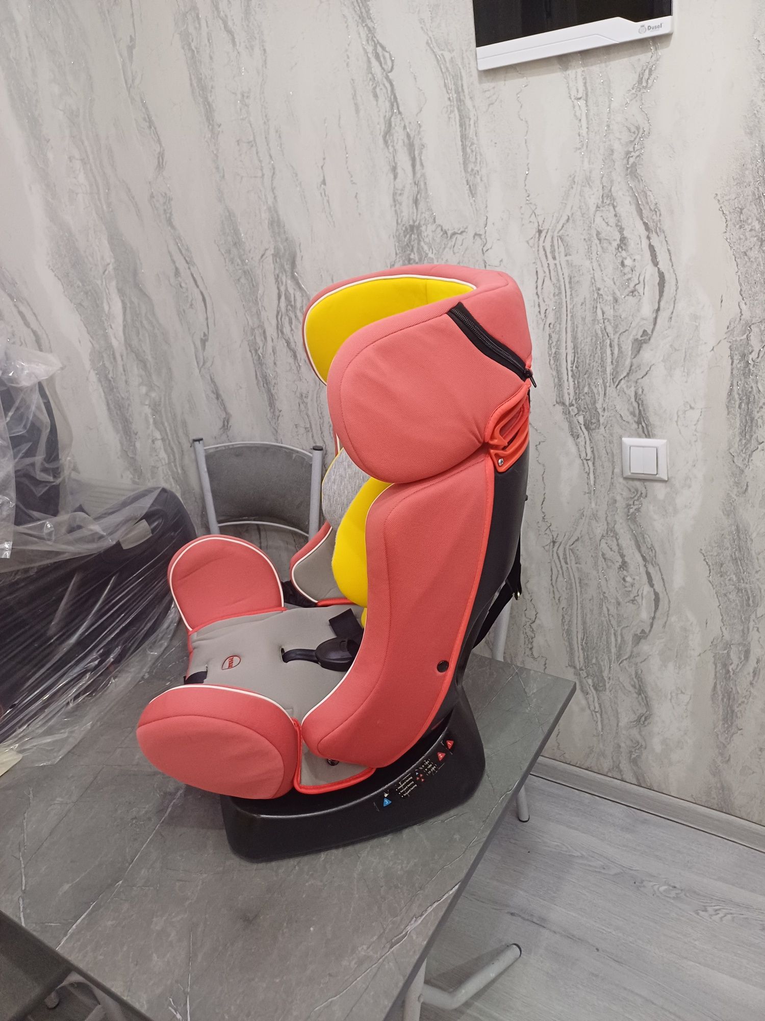 Продаётся фирменный автокресло