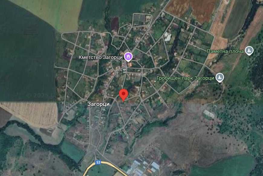 Двуетажна къща с голям парцел в село Загорци