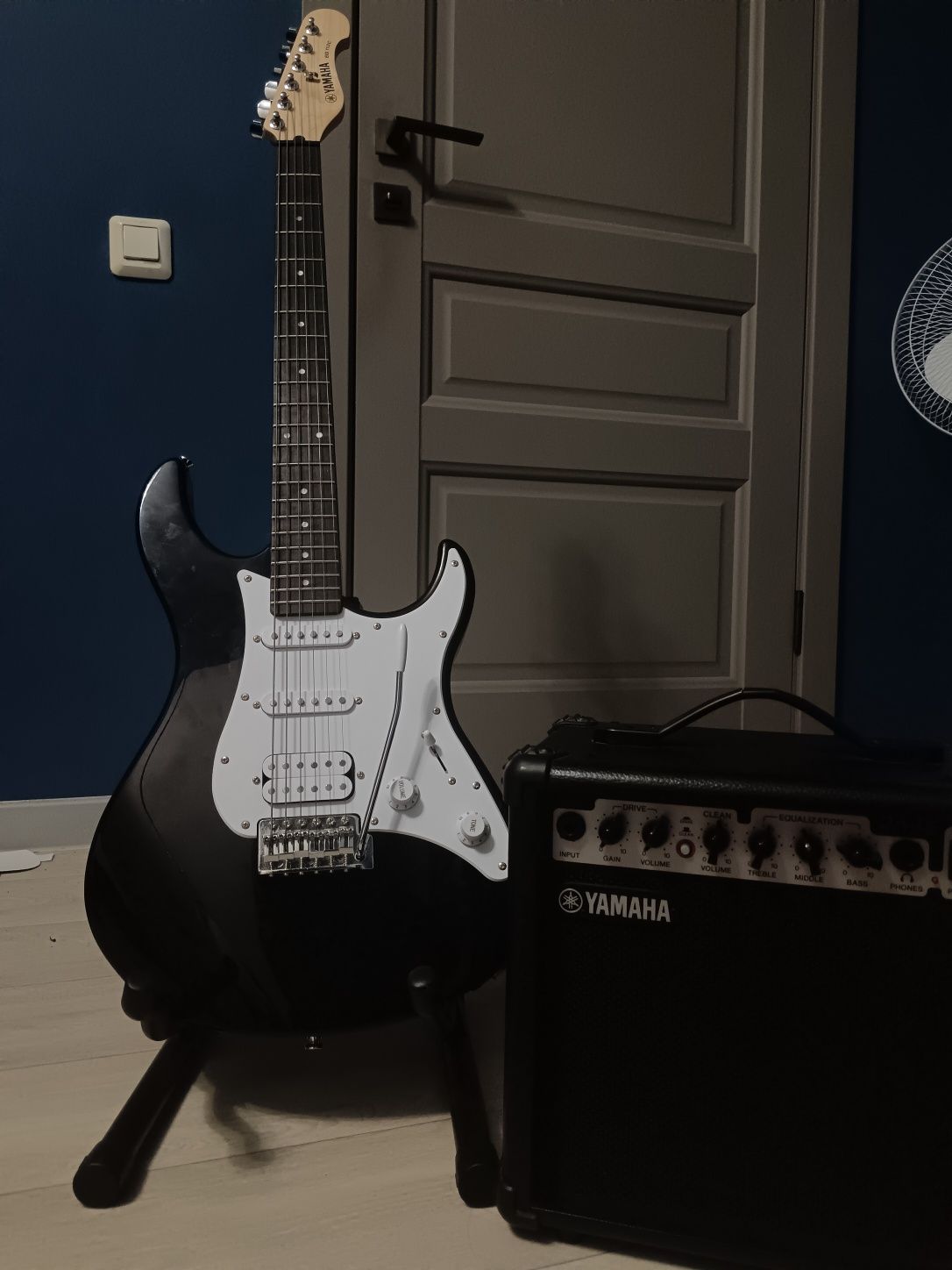 Продаю электрогитару Yamaha eg 112C