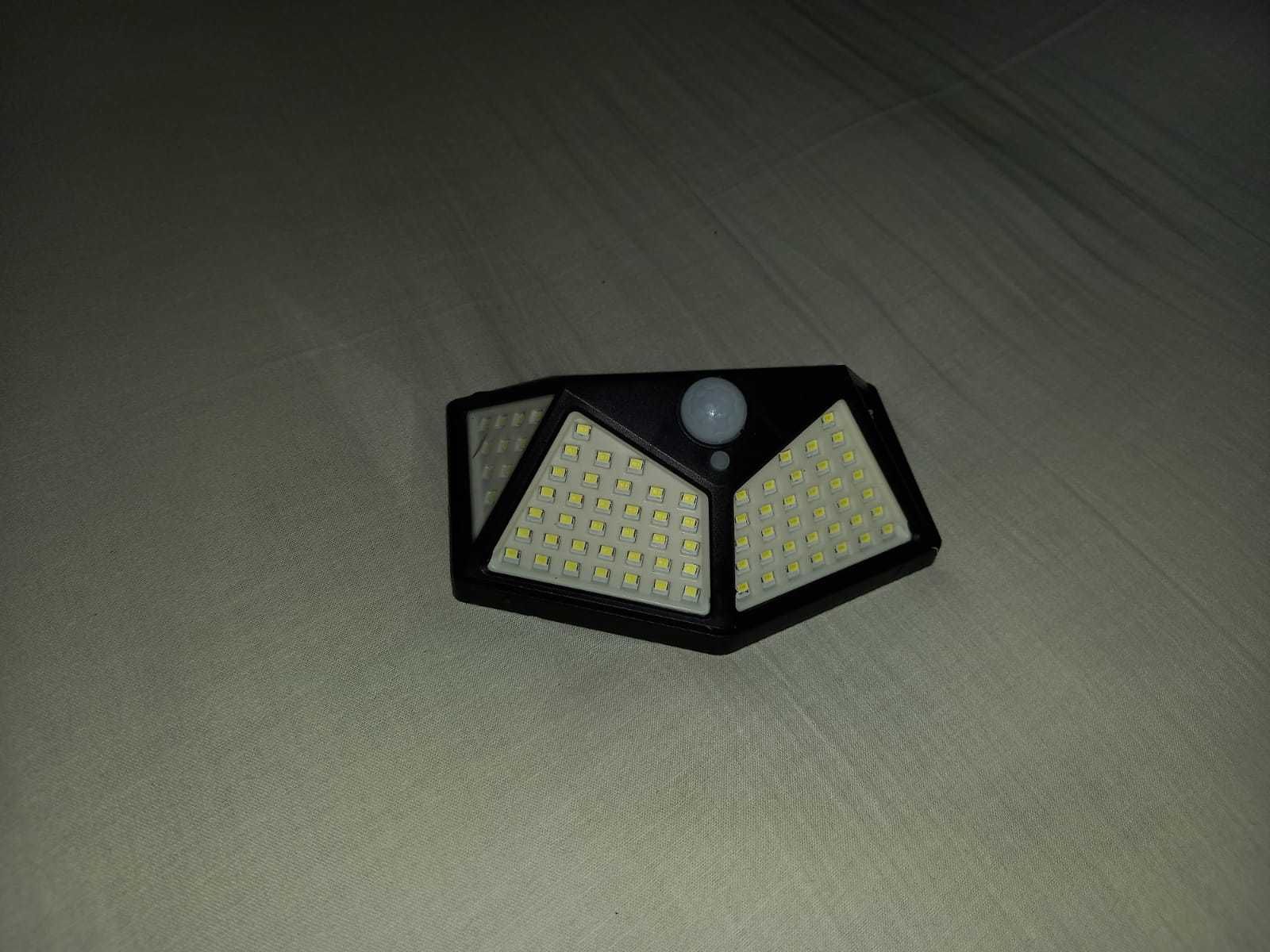 Lampa solara de curte cu senzor de miscare (100 LED SMD)