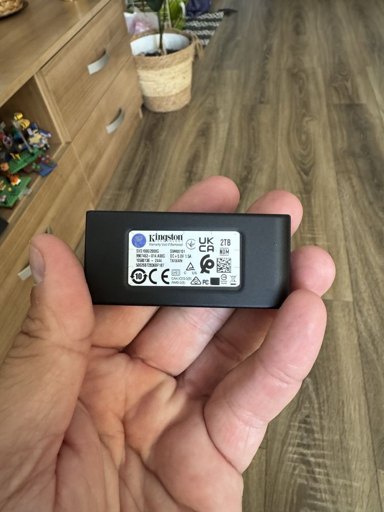SSD Portabil Kingston 2Terra, 2TB, model XS1000, fara cutie, NOU