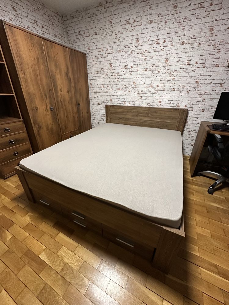 Продавм спалния 200/140