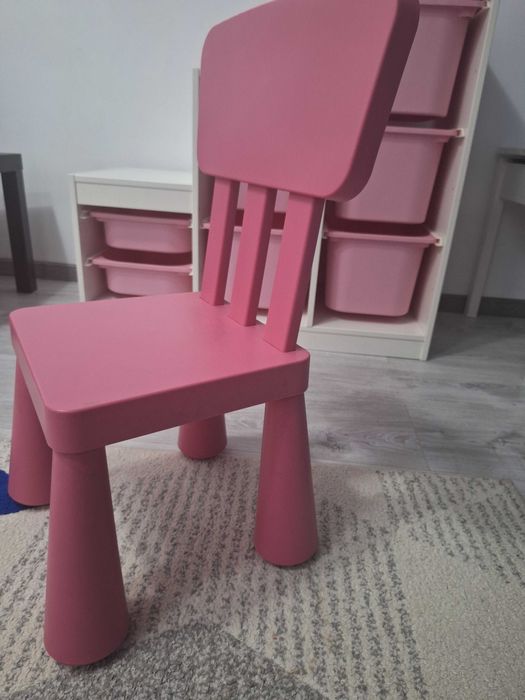 Scaunele roz Ikea
