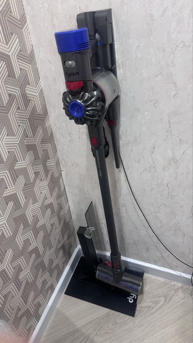 Вертикальный пылесос Dyson v7 animal extra