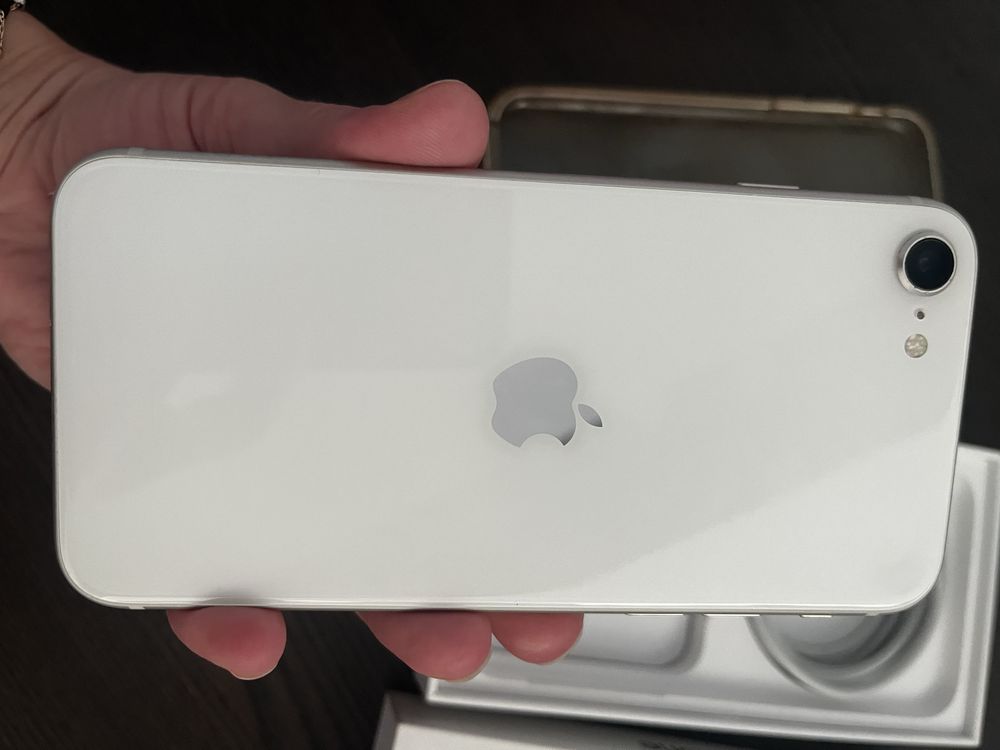 iphone Se много запазен
