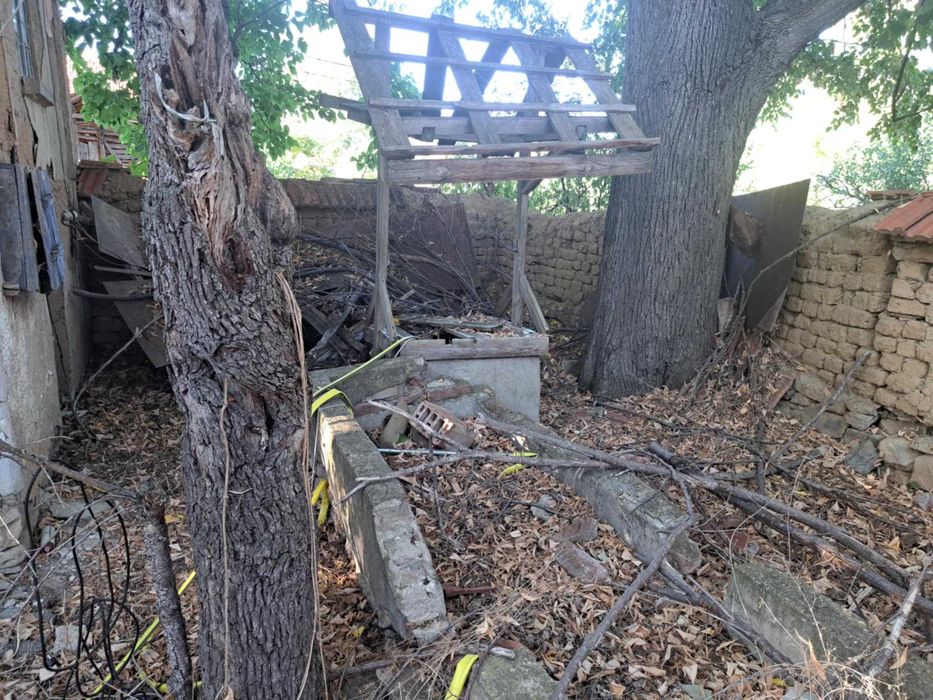 Поземлен имот - с. Смочан (къща с дворно място)