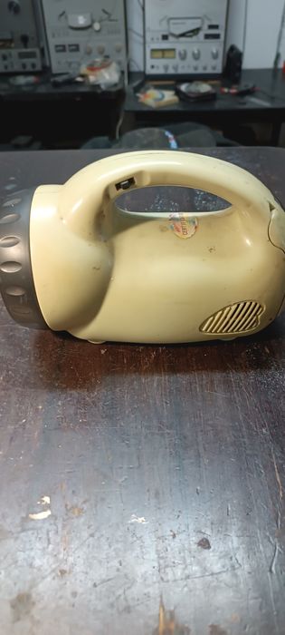 Lanterna cu acumulator vintage.